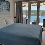 Malalu * Neum