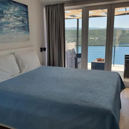 Malalu * Neum